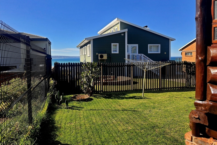 3 Bedroom Property for Sale in Boggomsbaai Western Cape